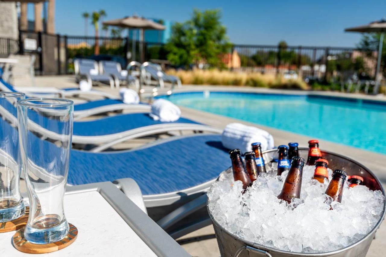 Holiday Inn Express & Suites Santa Ana - Orange County By Ihg Екстер'єр фото